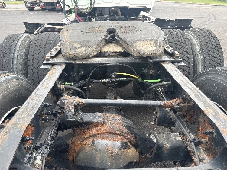 2020 International LT - image 6