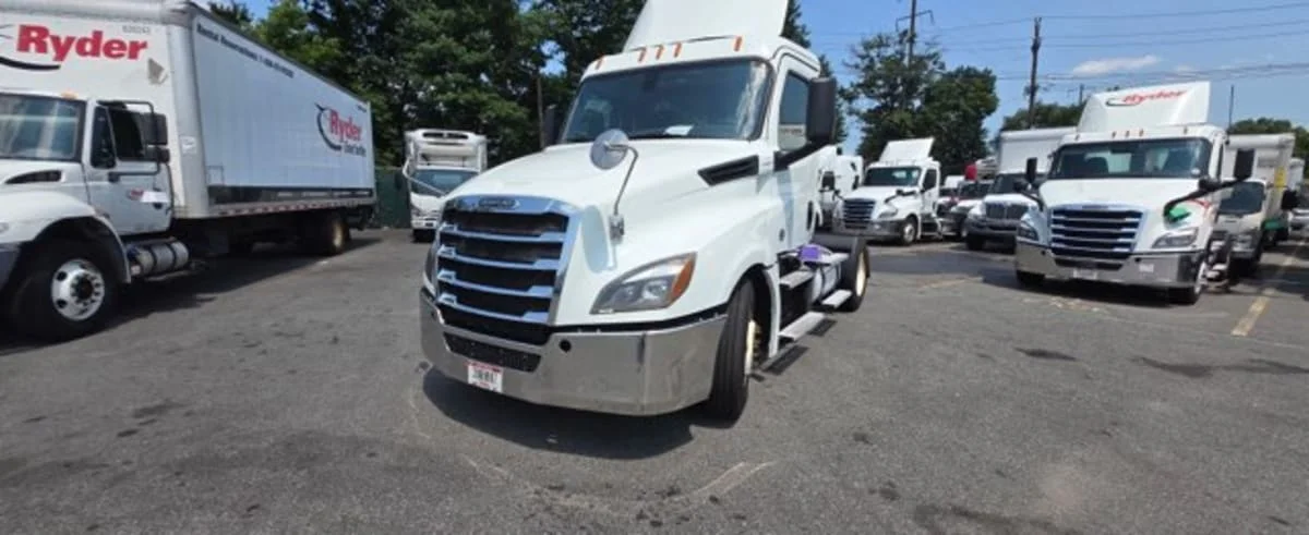 2020 Freightliner Cascadia in Newark, NJ