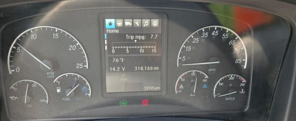 2020 Freightliner Cascadia in Newark, NJ — photo 16