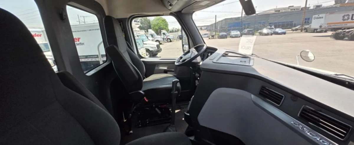 2020 Freightliner Cascadia in Newark, NJ — photo 7