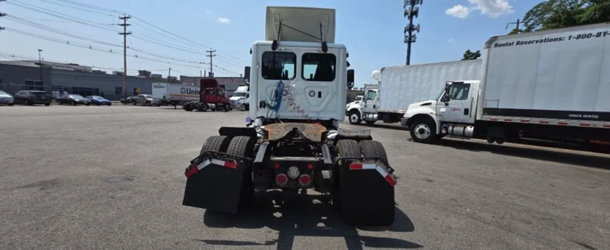 2020 Freightliner Cascadia in Newark, NJ — photo 5