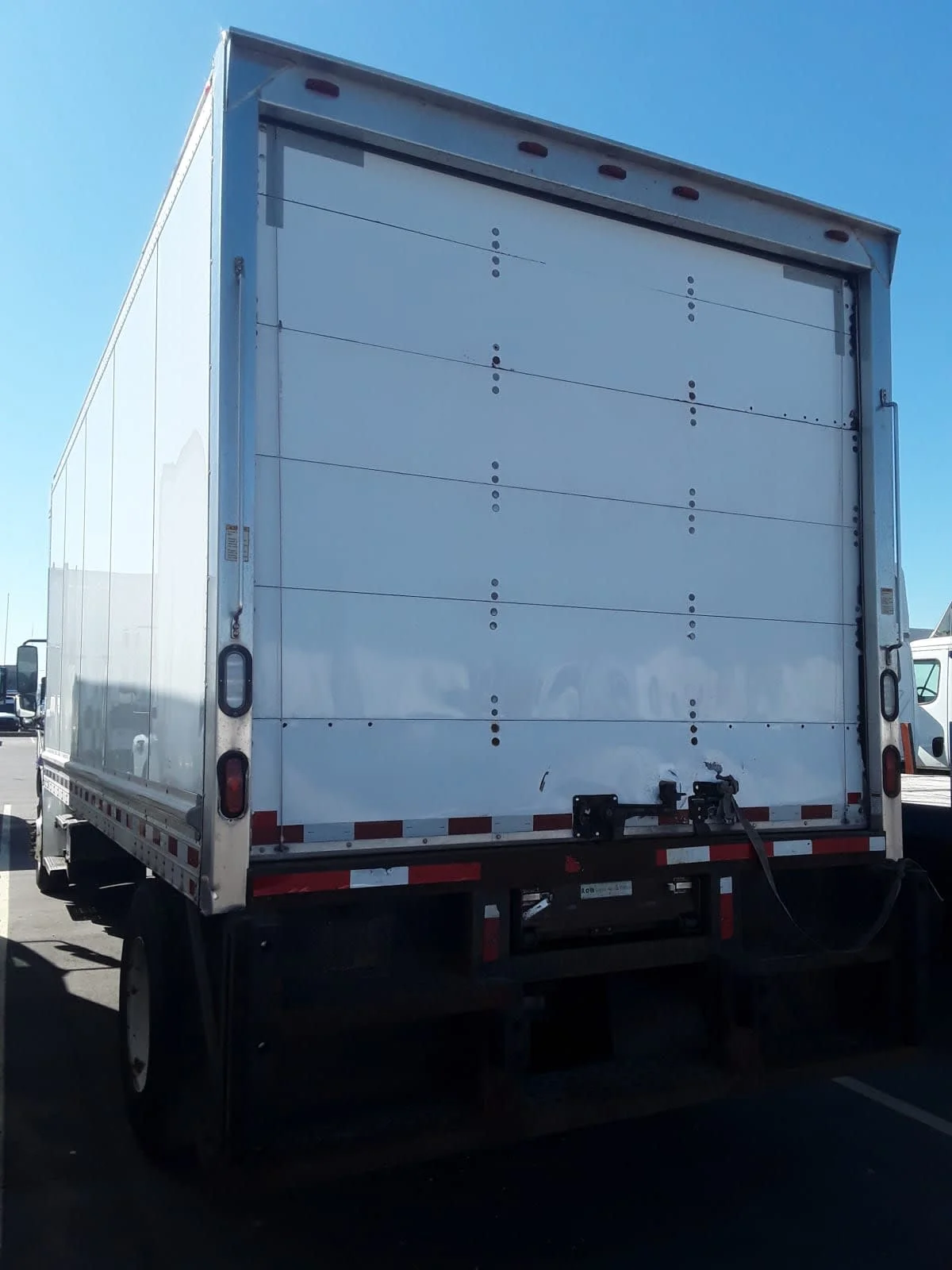 2016 Freightliner M2 106 - image 4