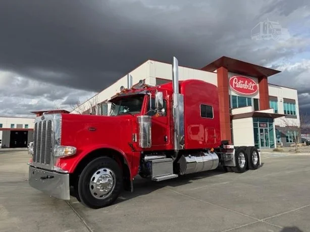 2023 Peterbilt 389 - image 1