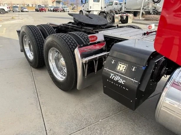 2023 Peterbilt 389 - image 4