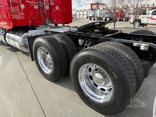 2023 Peterbilt 389 - image 7