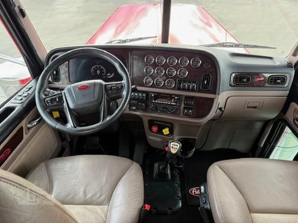 2023 Peterbilt 389 - image 13
