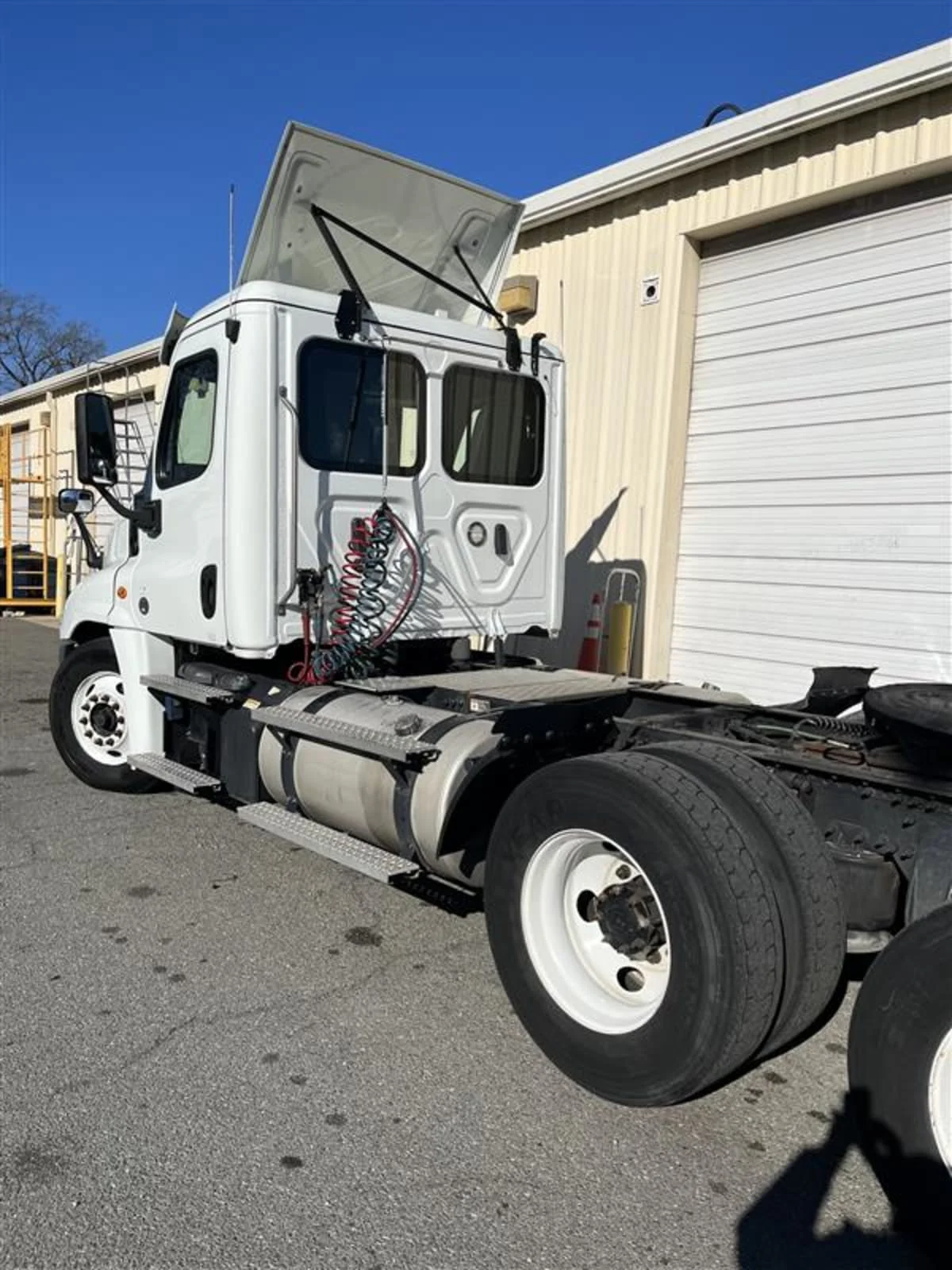 2020 Freightliner Cascadia in Ashland, VA — photo 6