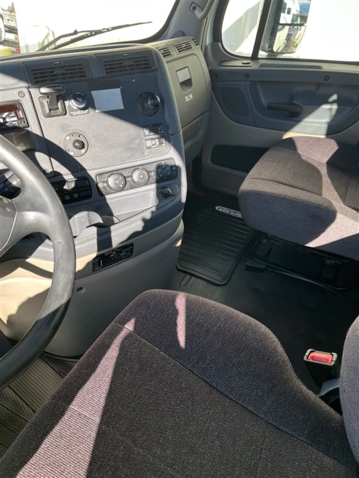 2020 Freightliner Cascadia in Ashland, VA — photo 7