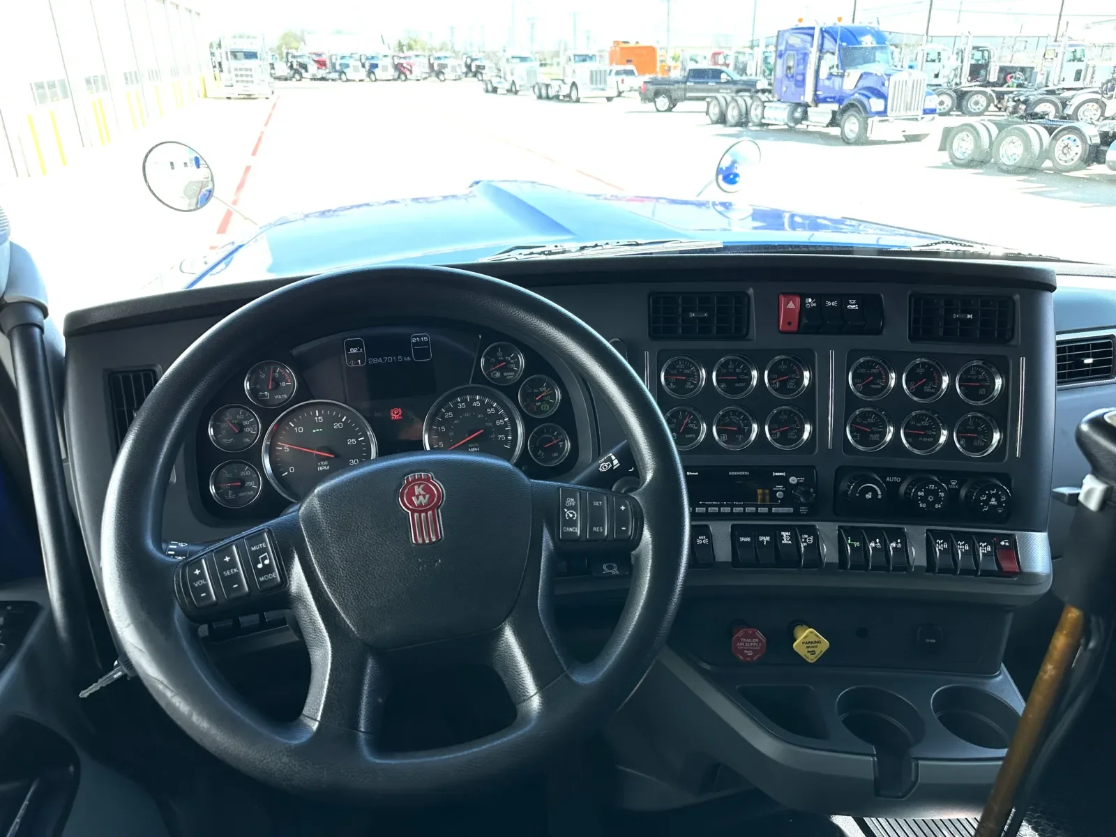 2022 Kenworth W990 - image 16