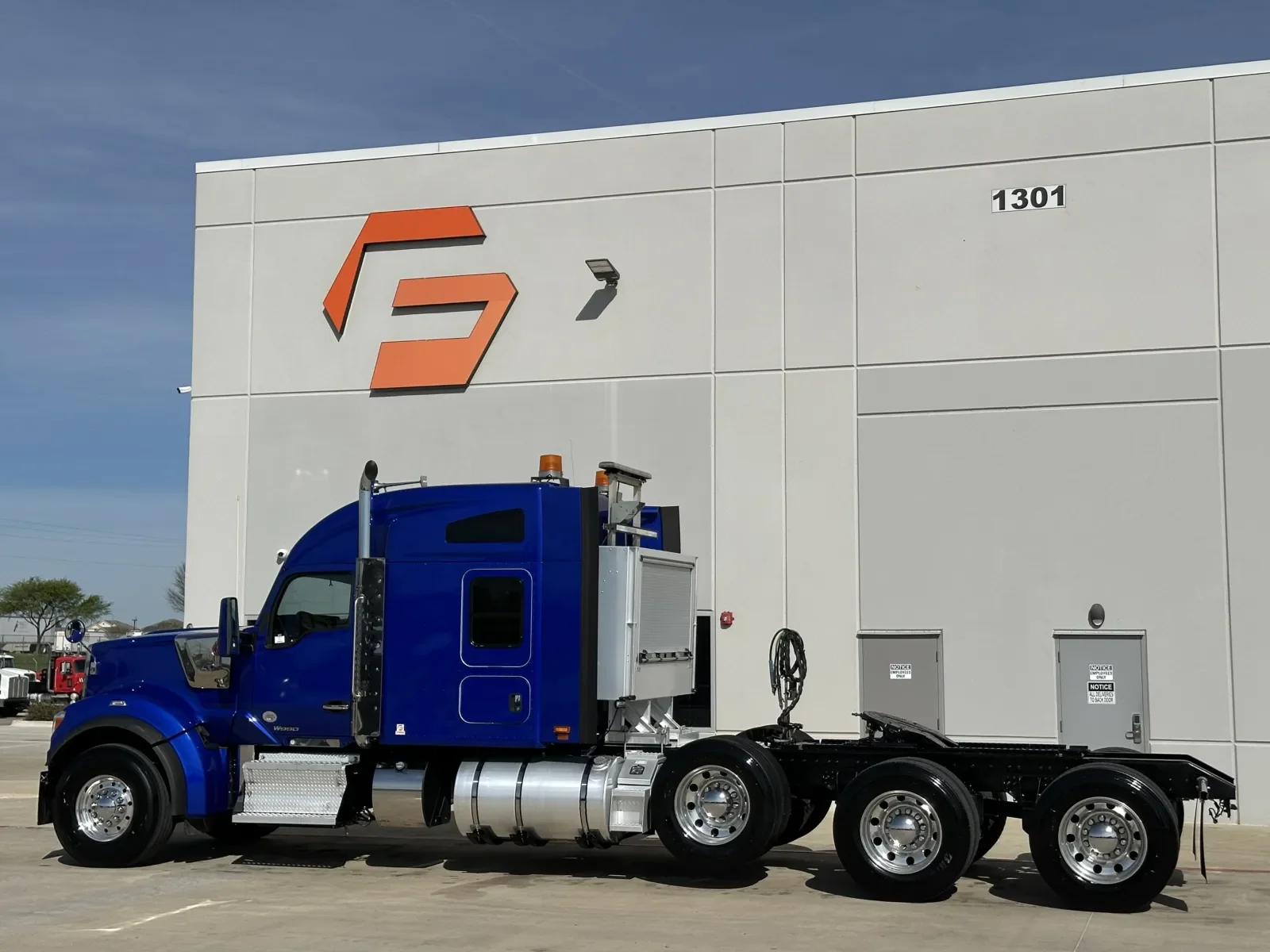 2022 Kenworth W990 - image 6