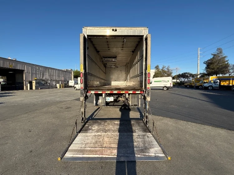 2018 Freightliner M2 106 - image 9