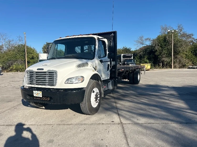 2020 Freightliner M2 106 - image 3