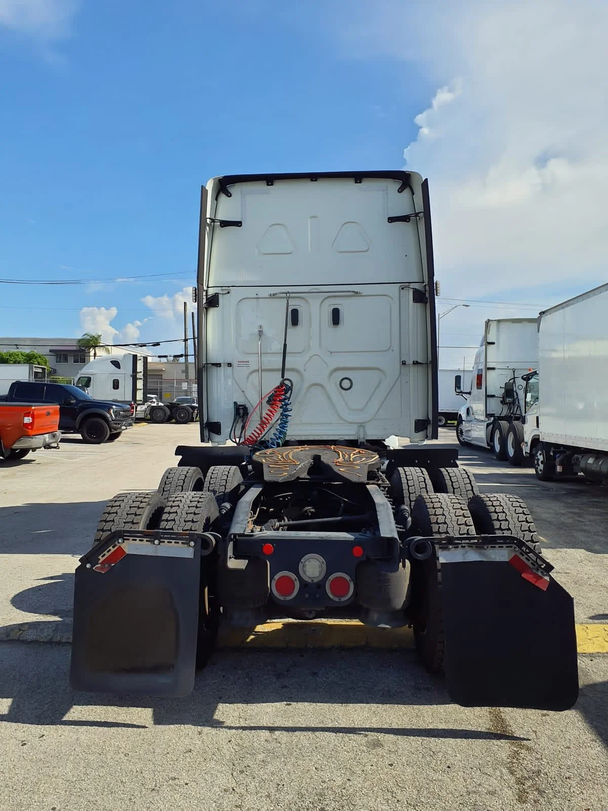 2023 Freightliner Cascadia in Miami, FL — photo 5