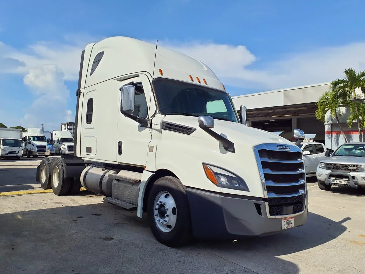 2023 Freightliner Cascadia in Miami, FL — photo 3