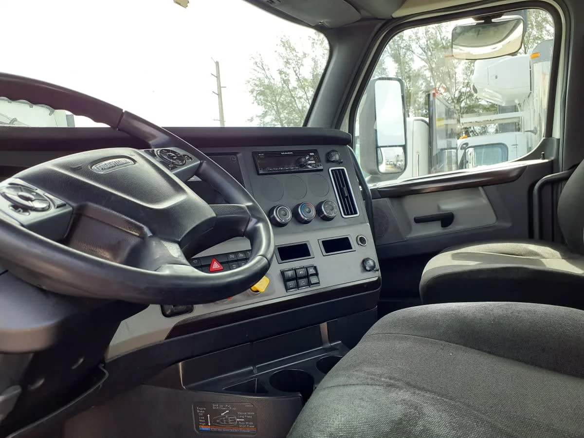 2019 Freightliner Cascadia in Miami, FL — photo 7