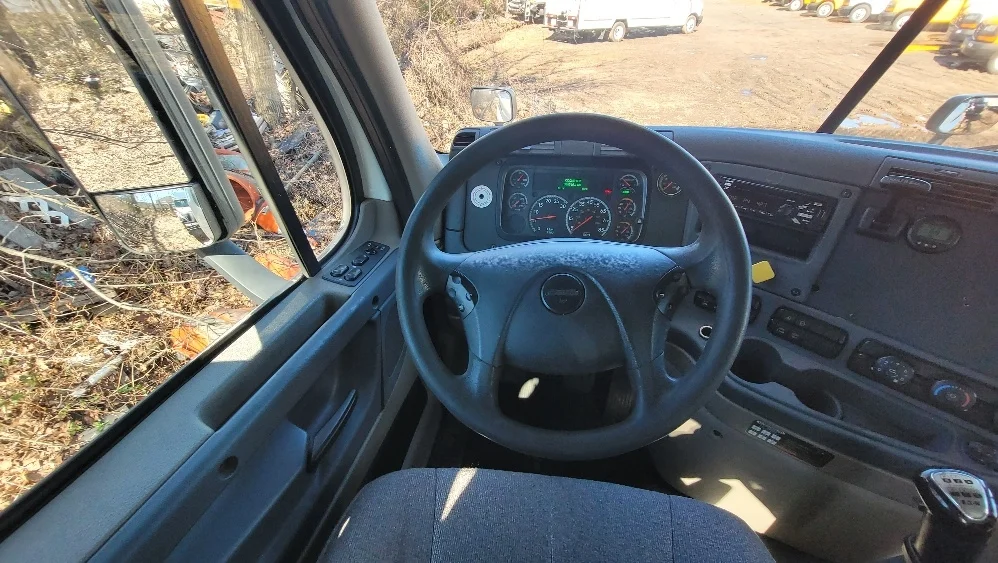 2017 Freightliner Cascadia - image 10