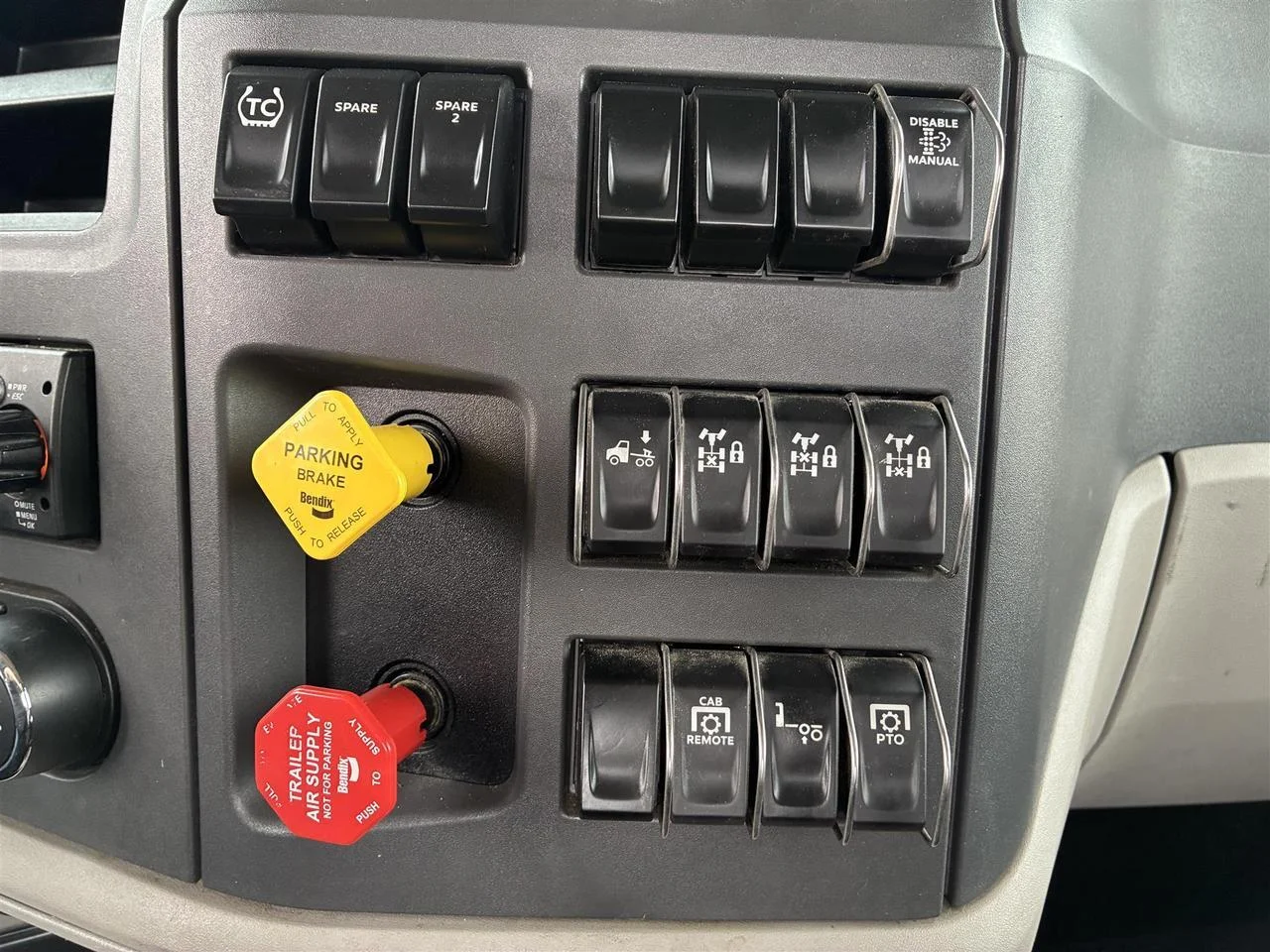 2023 Peterbilt 567 in Rochester, MN — photo 11