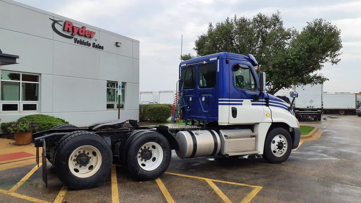 2020 Freightliner Cascadia in Bolingbrook, IL — photo 4