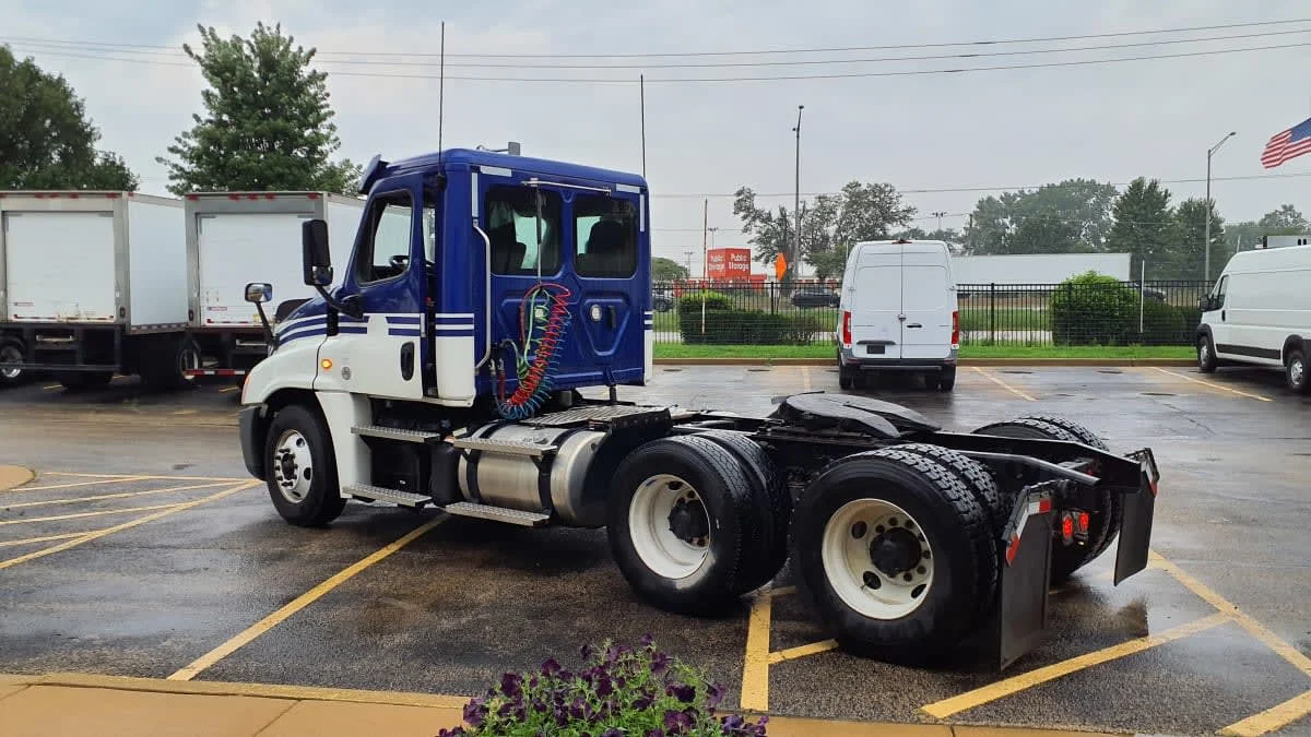2020 Freightliner Cascadia in Bolingbrook, IL — photo 6
