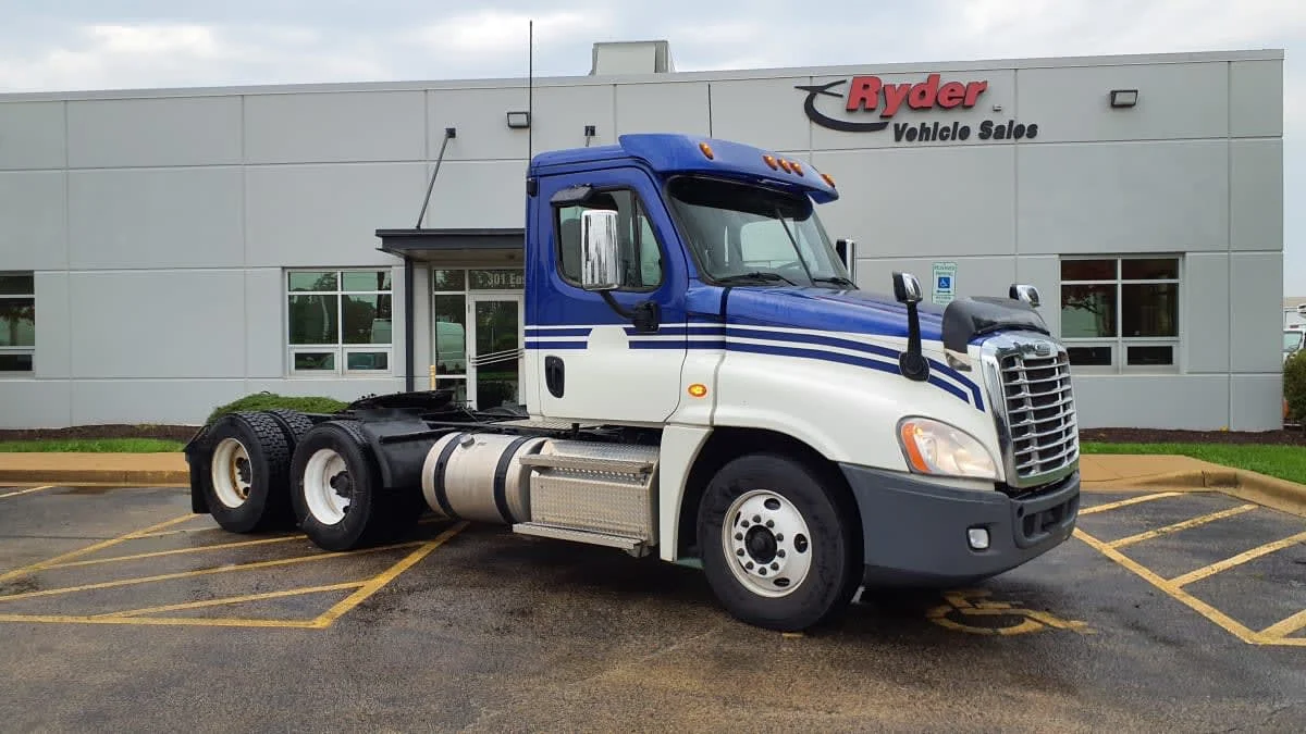 2020 Freightliner Cascadia in Bolingbrook, IL — photo 3