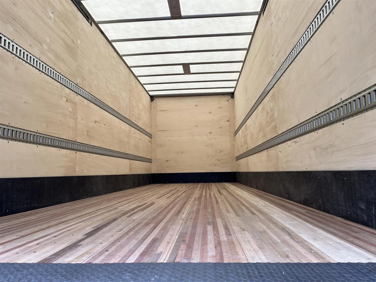 2025 Hino L6 - image 6