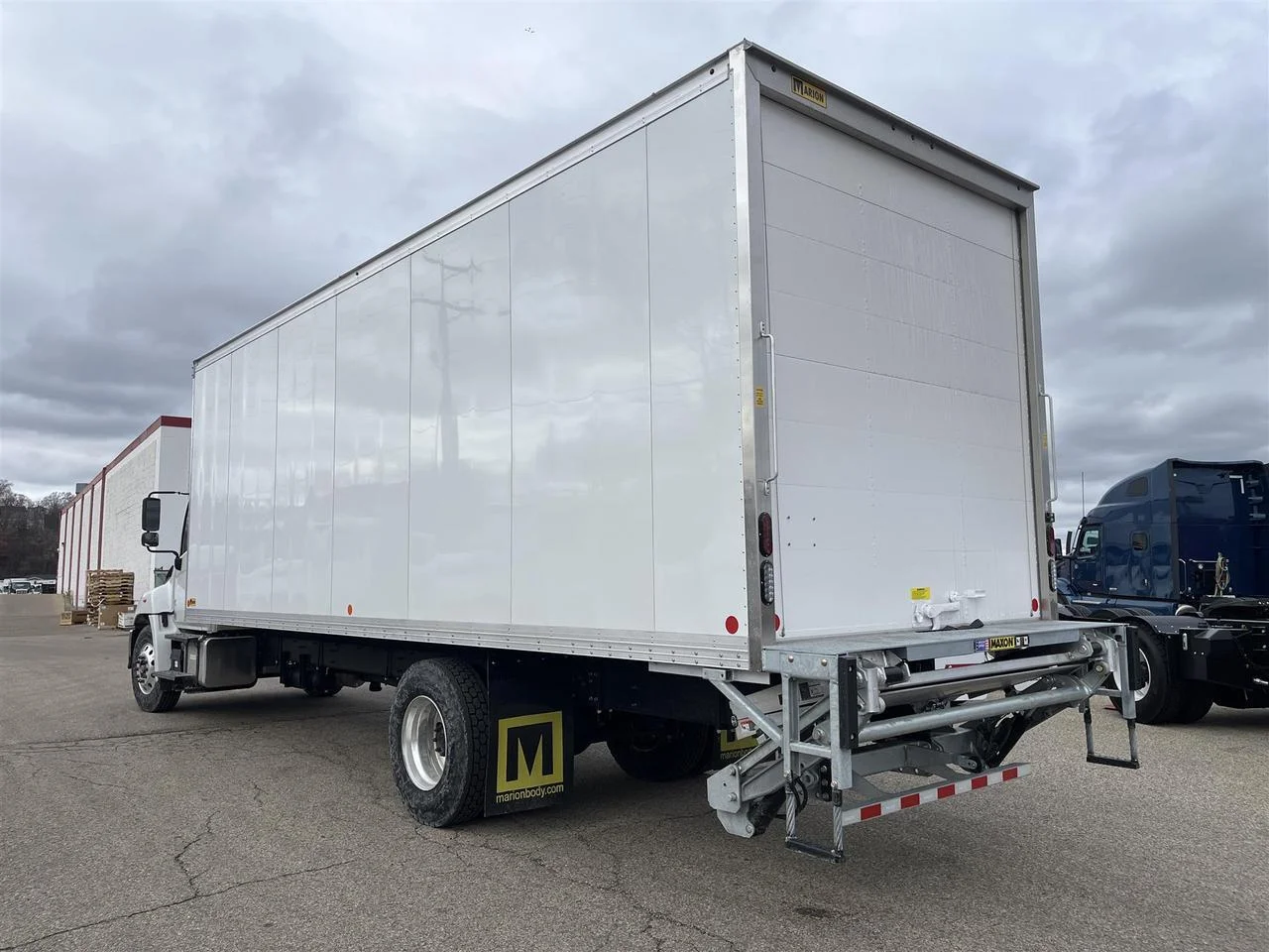 2025 Hino L6 - image 2