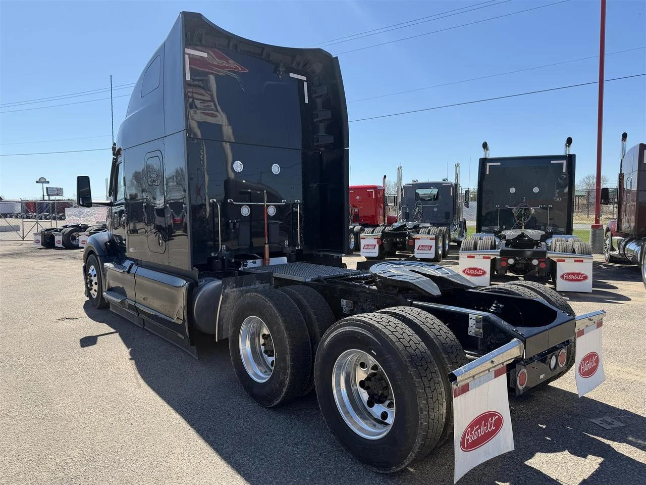 2027 Peterbilt 579 in Eau Claire, WI — photo 2