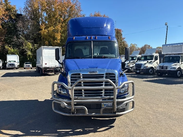 2020 Freightliner Cascadia in Mebane, NC — photo 2