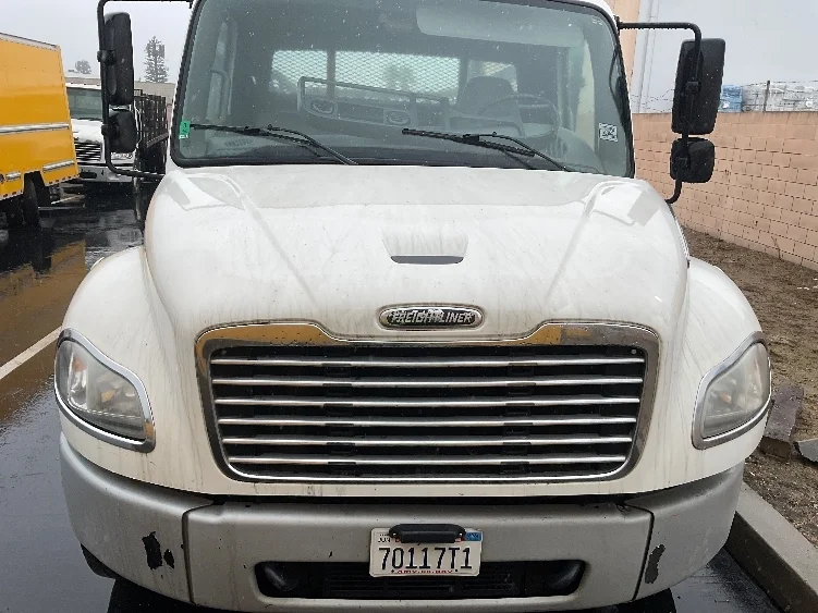 2016 Freightliner M2 106 - image 2