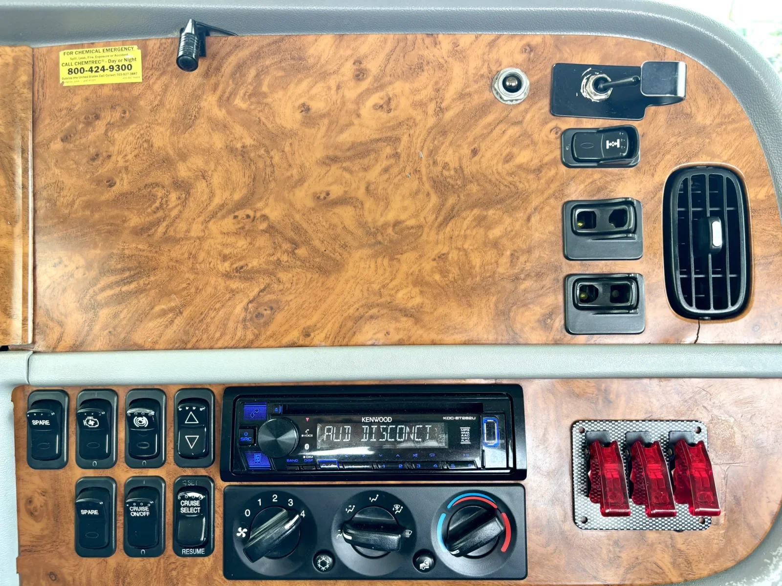 2006 Peterbilt in Hutchins, TX — photo 18