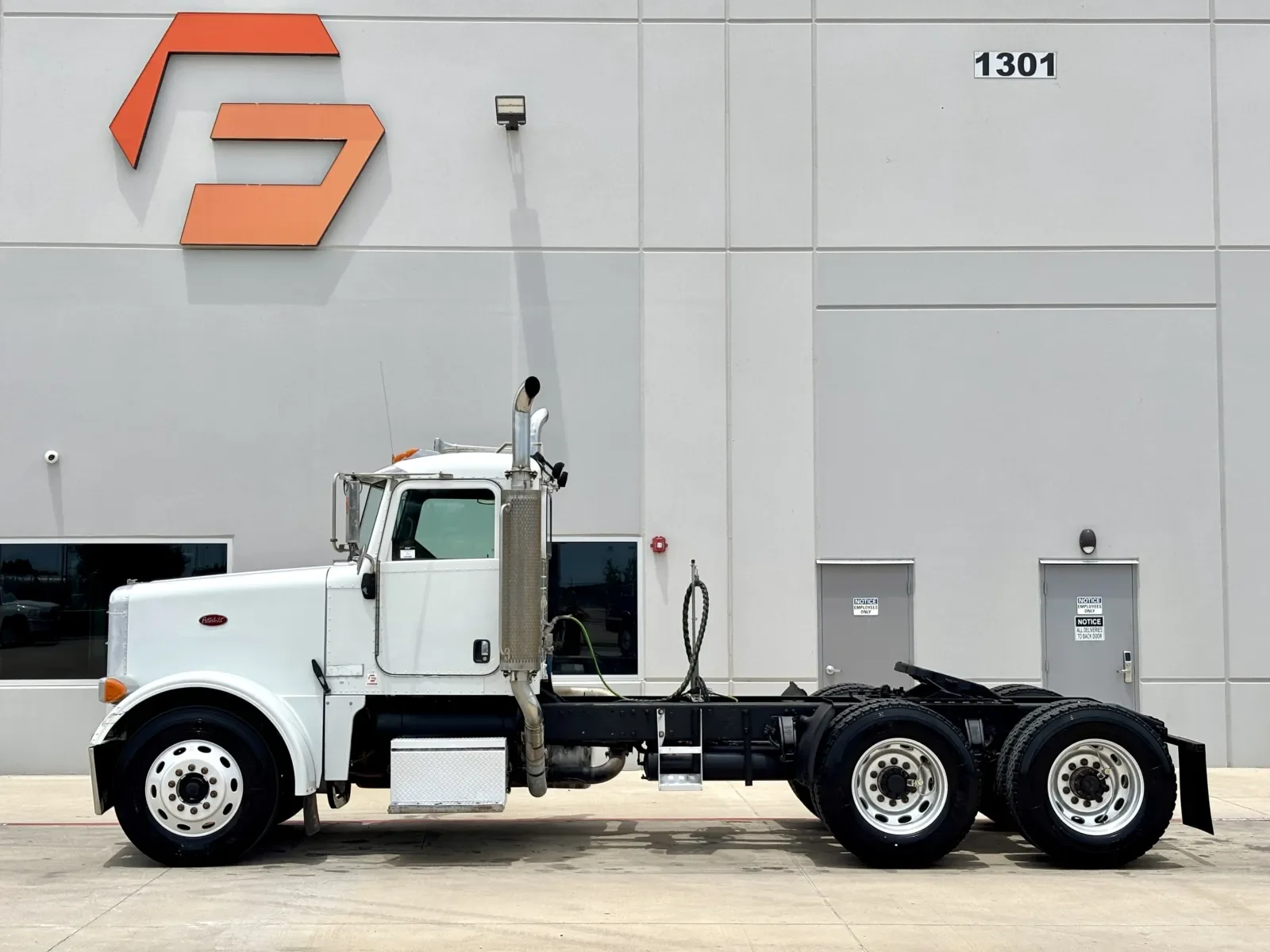 2006 Peterbilt in Hutchins, TX — photo 4