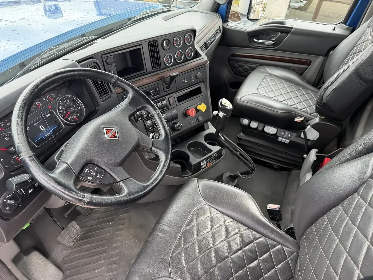 2022 International HX - image 9