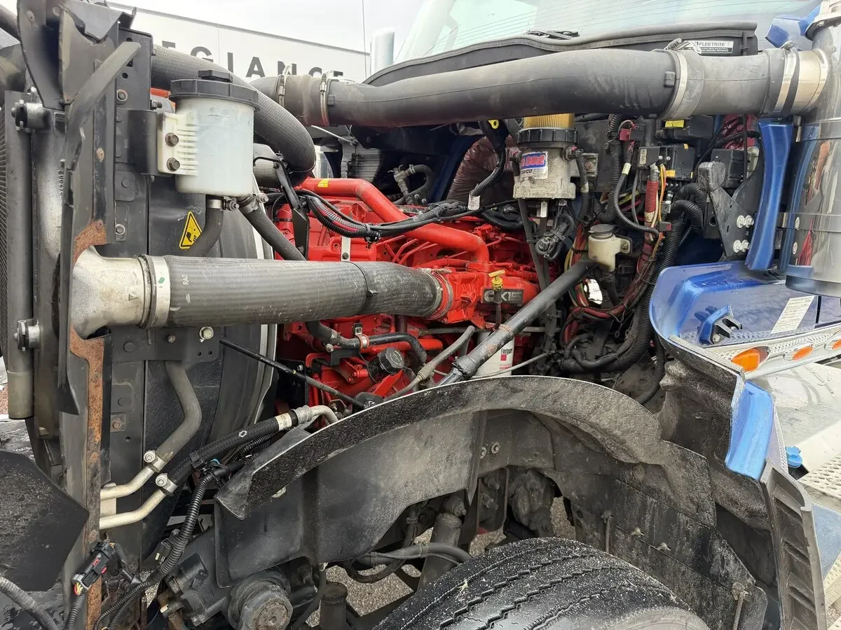 2022 International HX - image 16