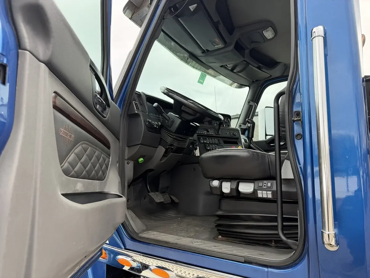 2022 International HX - image 7