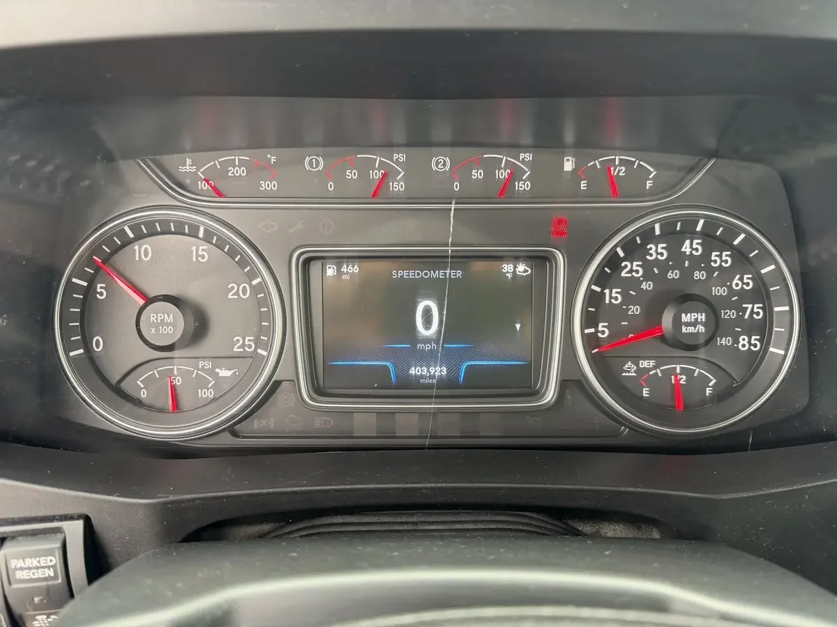 2022 International HX - image 11