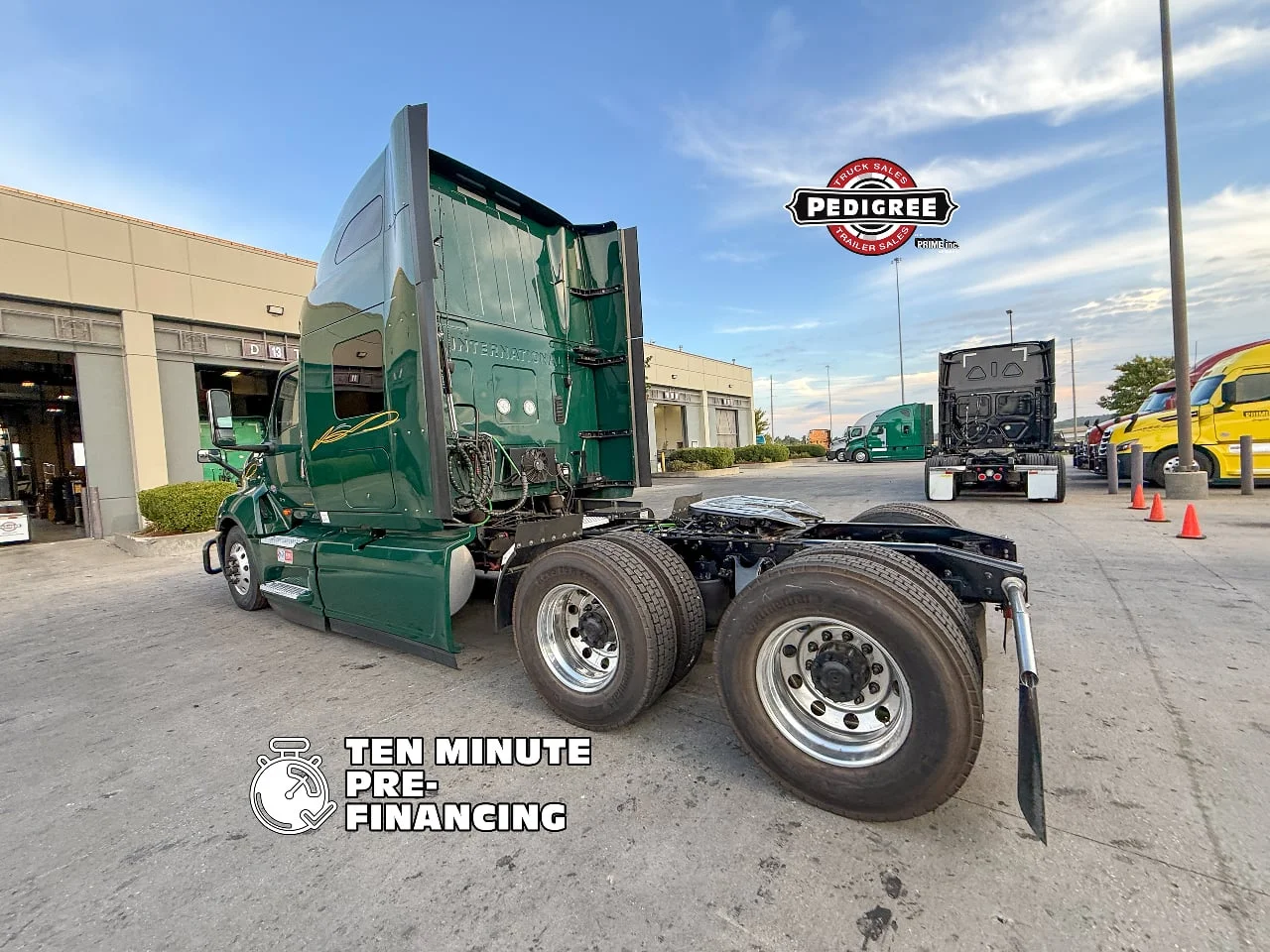 2023 International LT - image 2