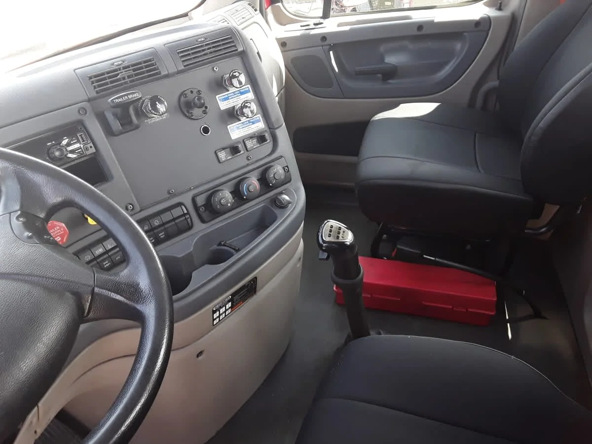 2020 Freightliner Cascadia in Montebello, CA — photo 7
