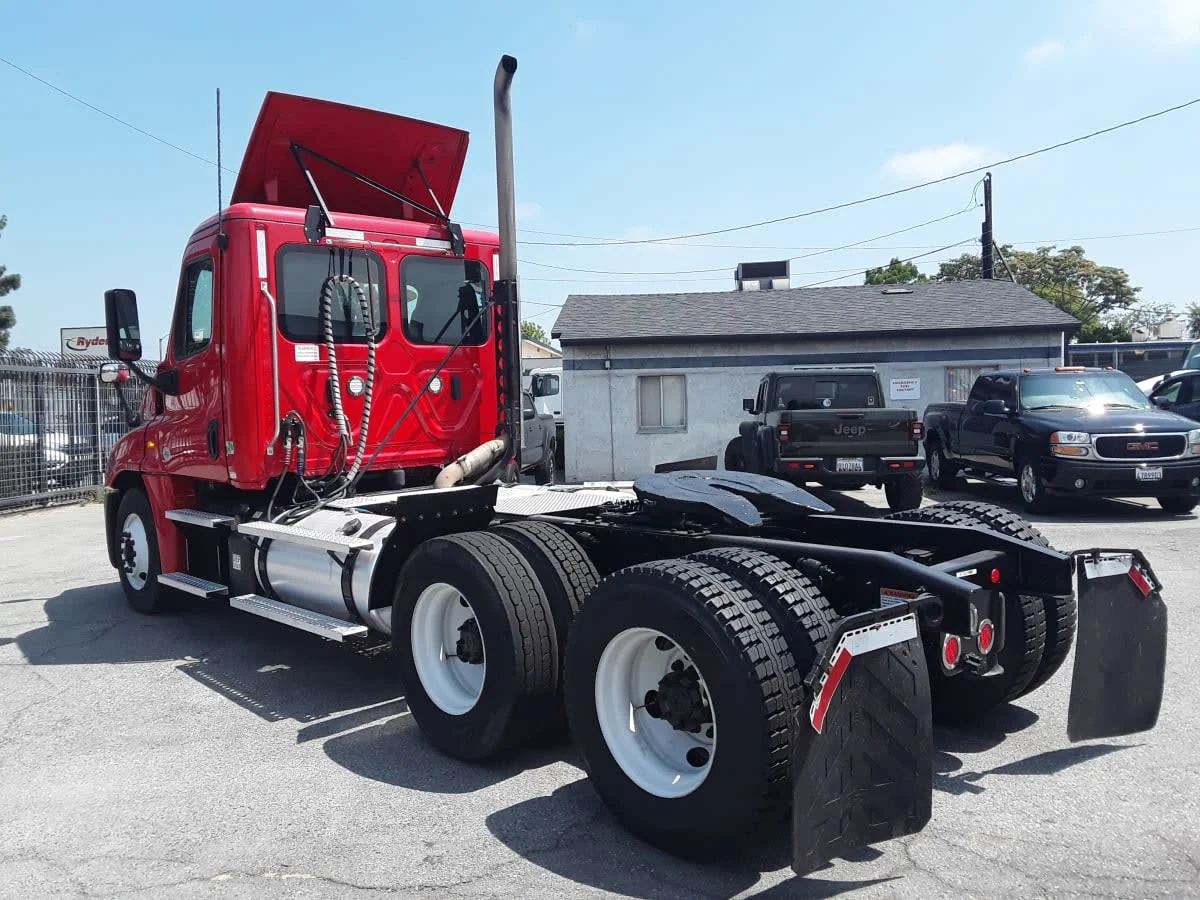 2020 Freightliner Cascadia in Montebello, CA — photo 6