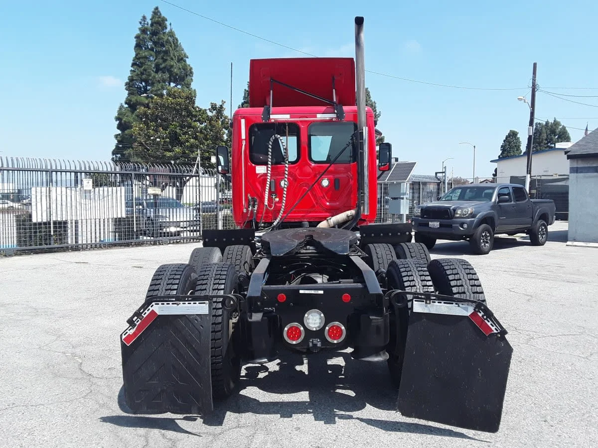 2020 Freightliner Cascadia in Montebello, CA — photo 5