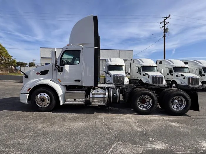 2021 Peterbilt 579 - image 9