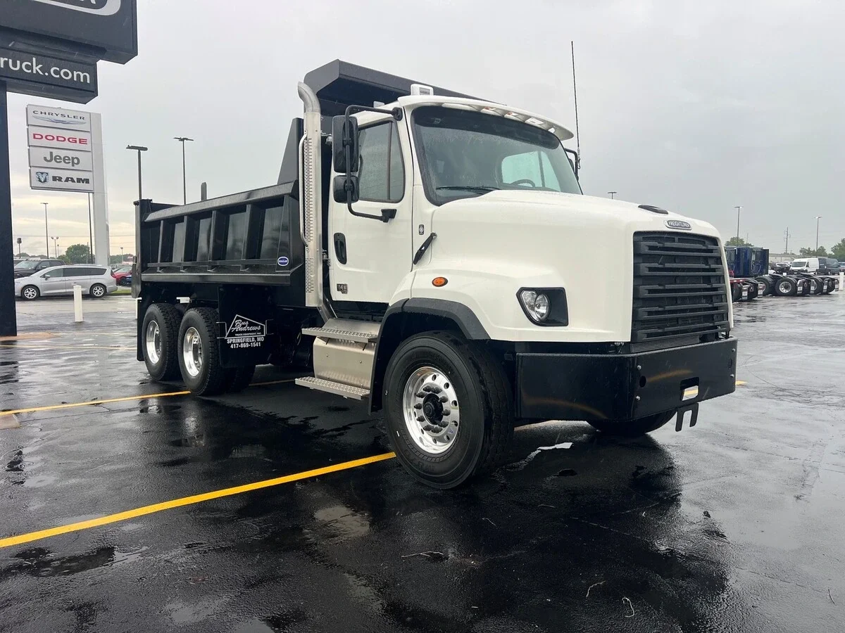 2027 Freightliner 114SD — photo 7