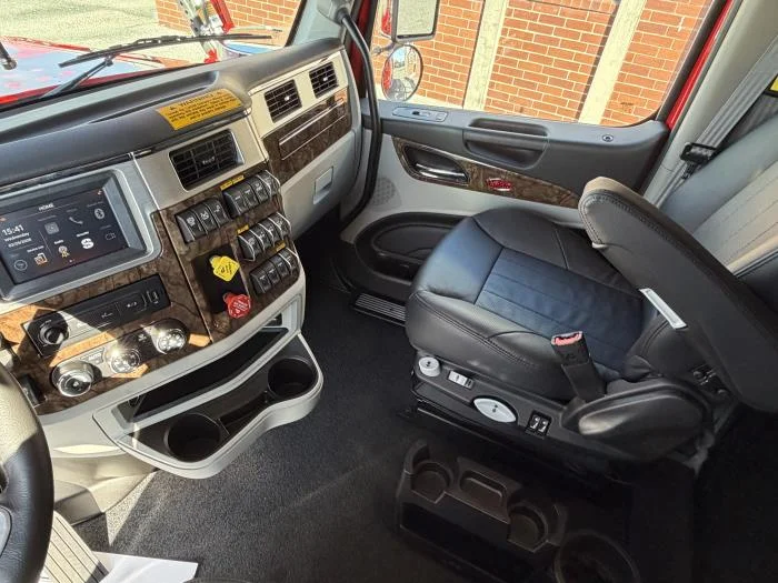 2025 Peterbilt 589 - image 20