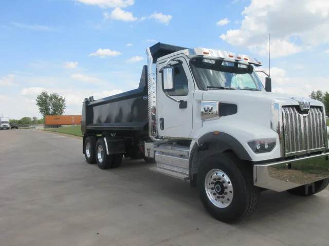 2027 Western Star 47X in Davenport, IA — photo 3
