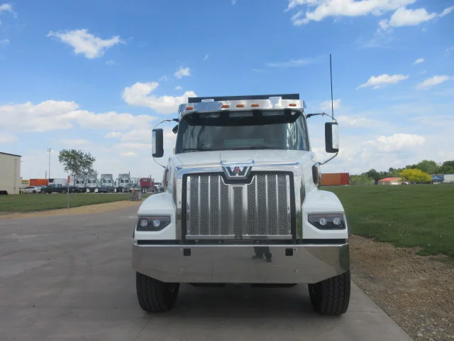 2027 Western Star 47X in Davenport, IA — photo 2