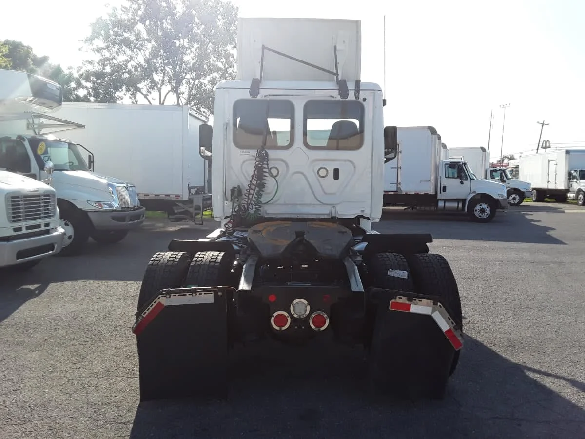 2020 Freightliner Cascadia in La Vergne, TN — photo 5