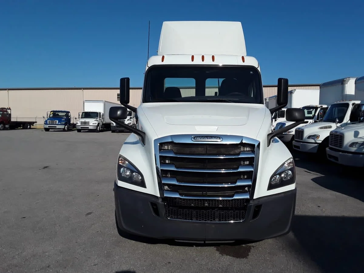 2020 Freightliner Cascadia in La Vergne, TN — photo 2