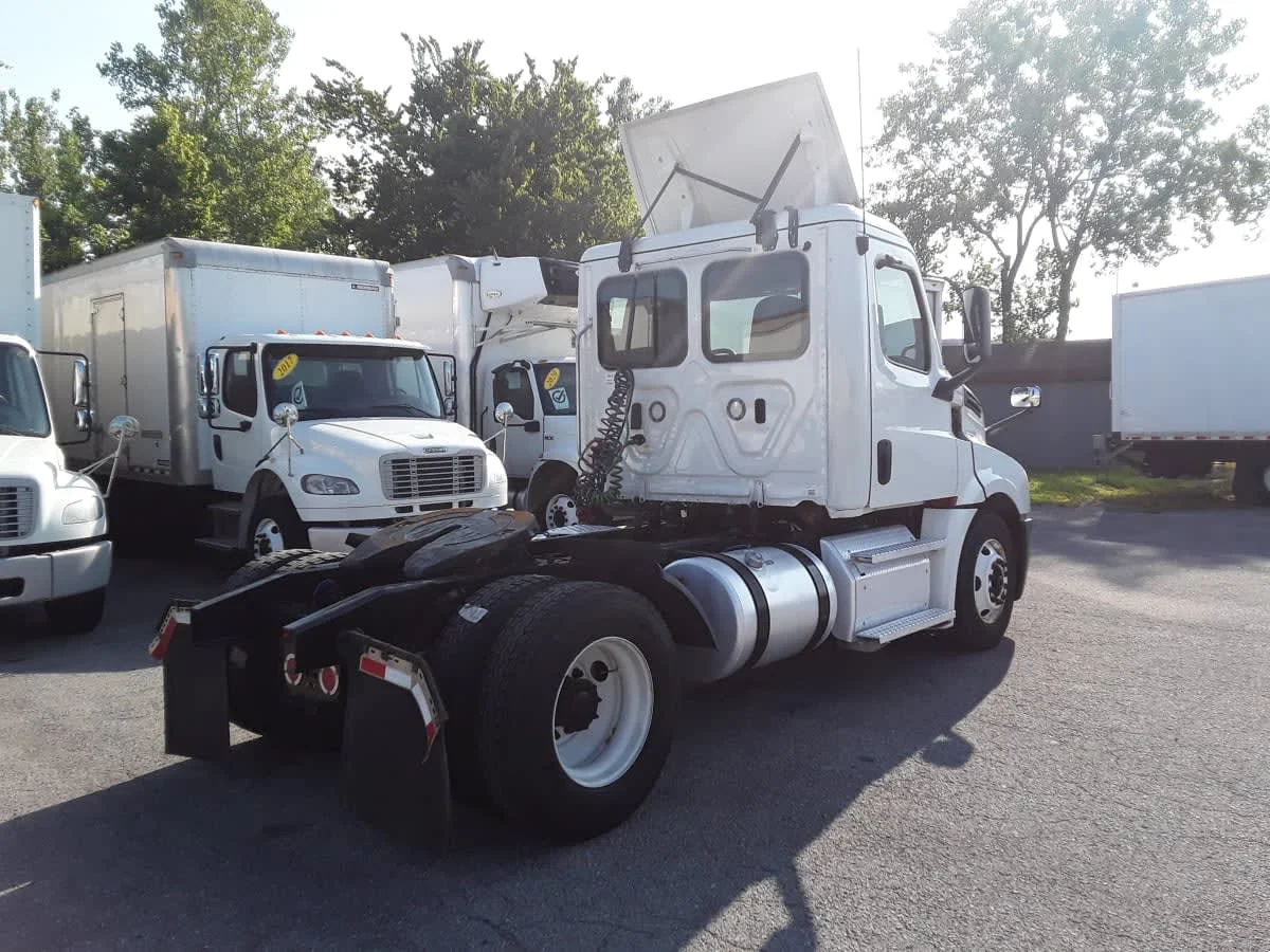 2020 Freightliner Cascadia in La Vergne, TN — photo 4