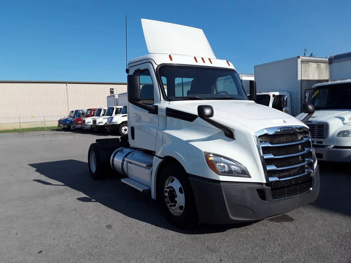 2020 Freightliner Cascadia in La Vergne, TN — photo 3