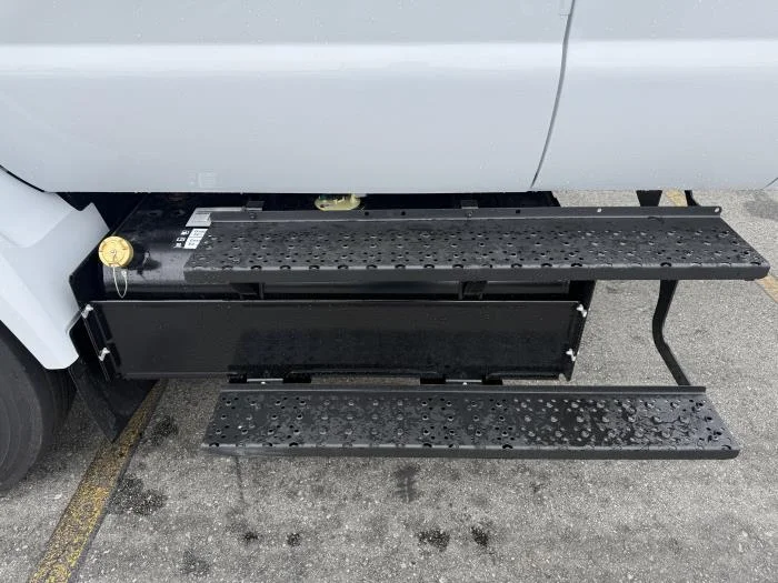 2027 Ford F-750 — photo 7
