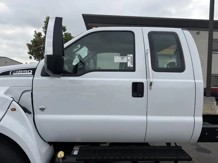 2027 Ford F-750 — photo 8